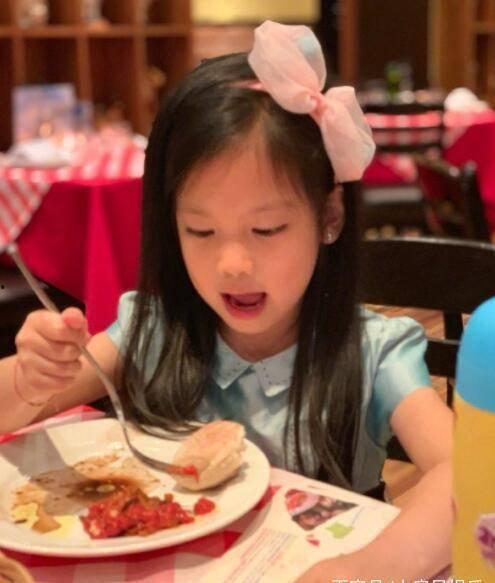 娱乐吃瓜酱一家人,笑料百出，温馨满满